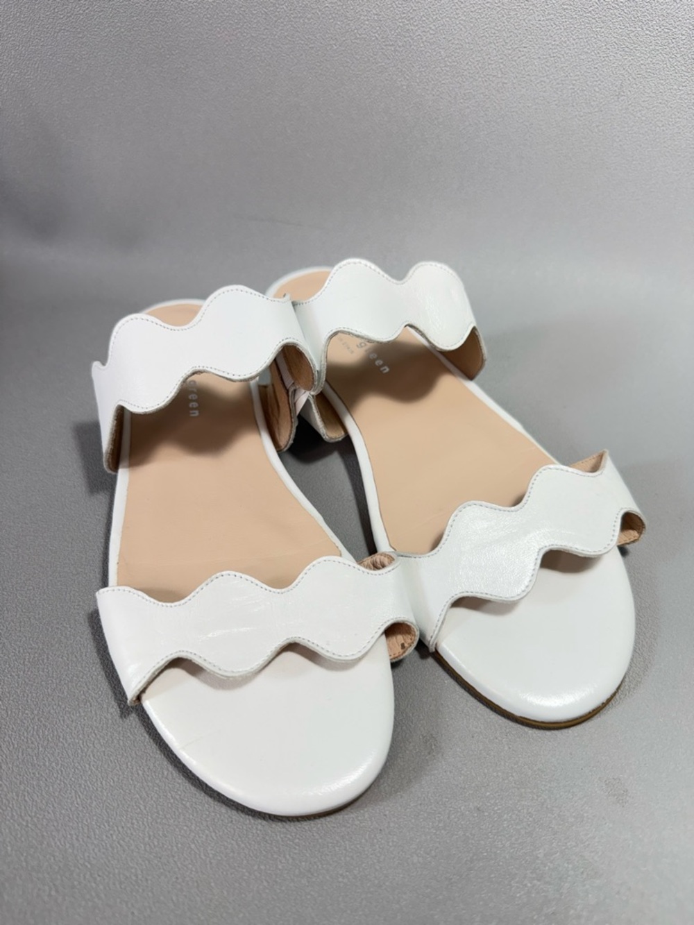 Patricia Green Palm Beach White Flat Scalloped Strap Slide Sandals - Picture 6 of 10
